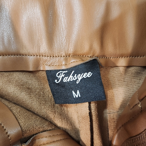 High-waisted pleather shorts - Picture 5 of 5